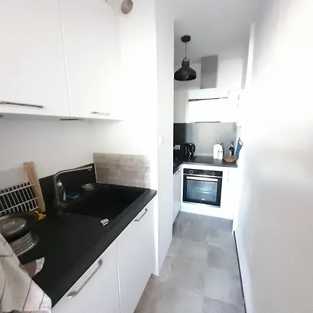 T2 Renove, A 2 Pas De La Avec Parking, Wifi Et Animaux Admis ! - Fr-1-324a-55